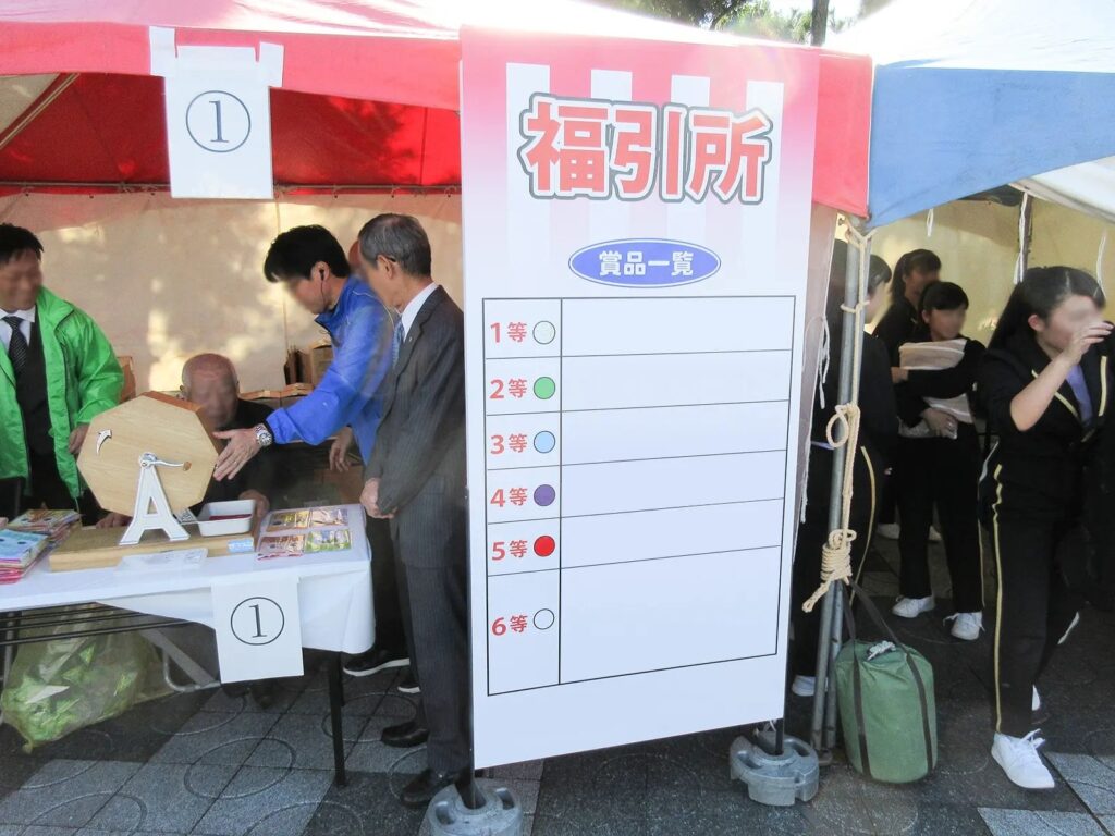 港区で行われた区民まつりでロイヤルテントを使用2