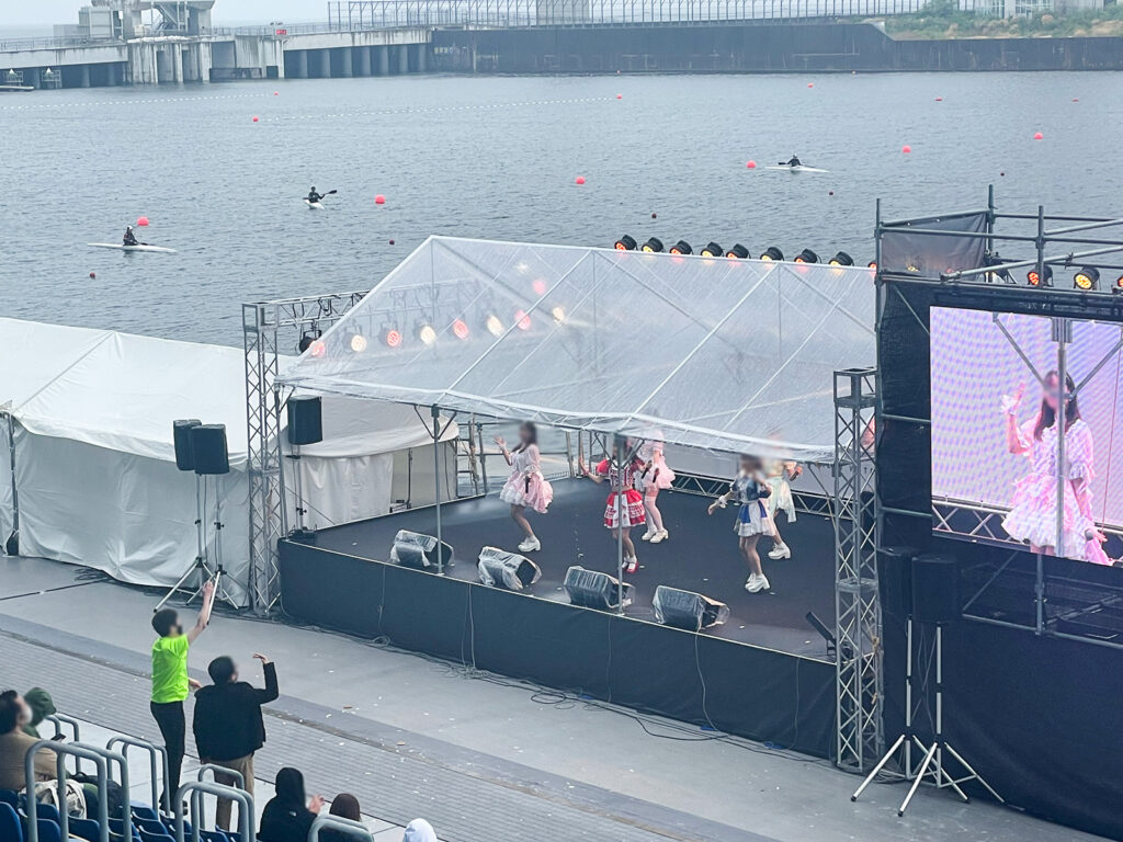 アイドルコンサートの舞台に集会用テント3k×5k(透明)を使用2