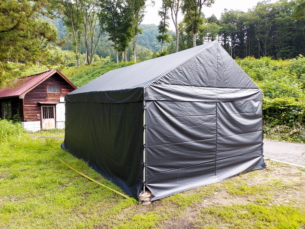 群馬県にて2×3間パイプテント(黒)セットを使用1