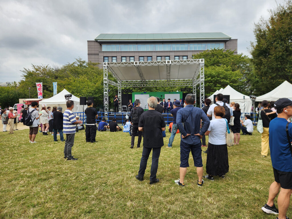 東京都足立区で行われた食と音楽のイベントでワンタッチテントを使用 ステージ3