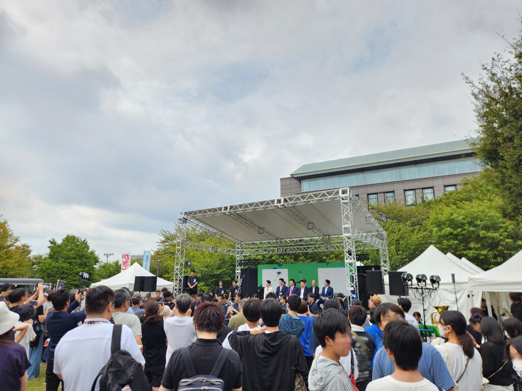 東京都足立区で行われた食と音楽のイベントでワンタッチテントを使用 ステージ5