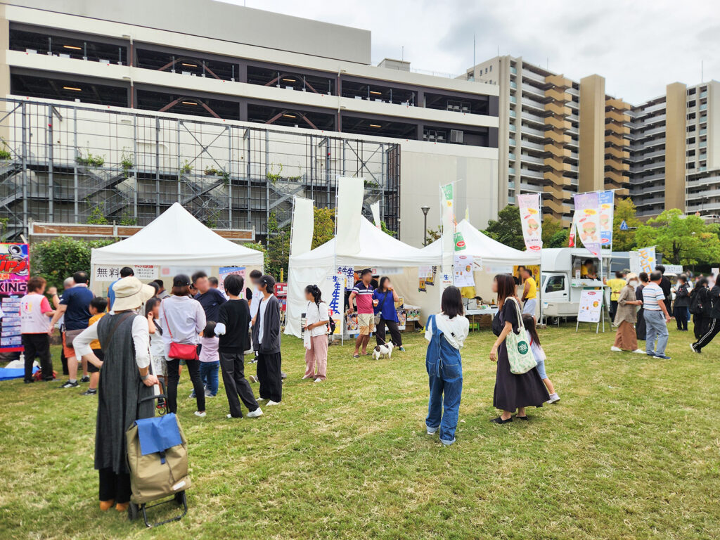 東京都足立区で行われた食と音楽のイベントでワンタッチテントを使用4